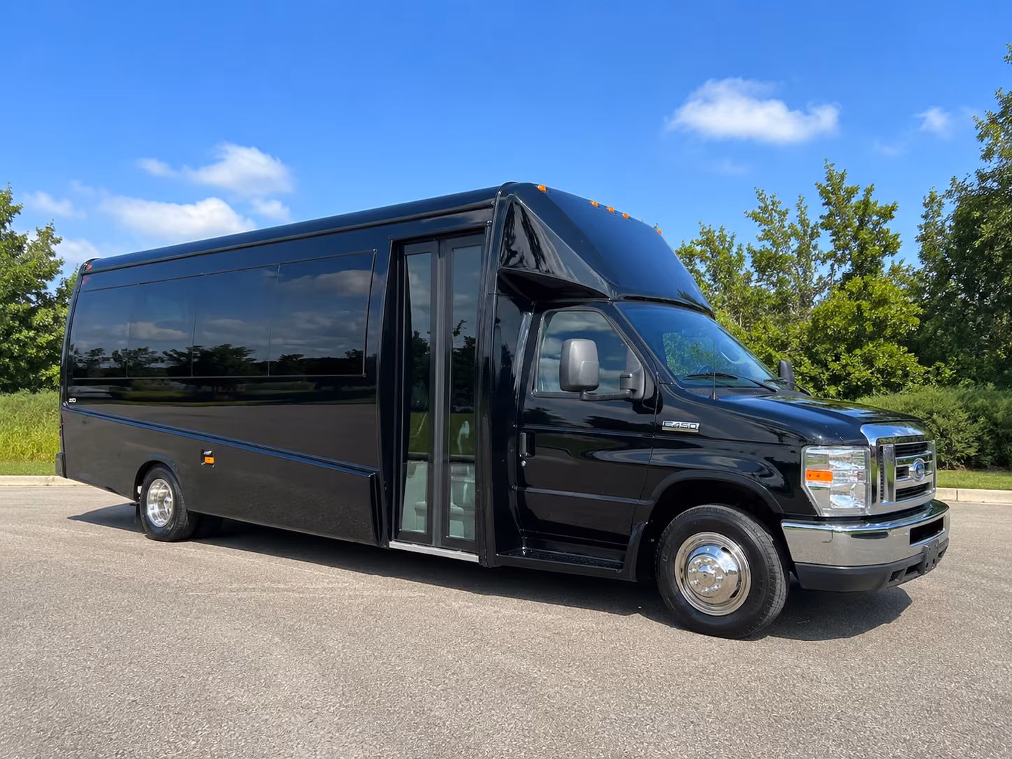 rent a bus in southfield for pre prom dinners along northwestern highway